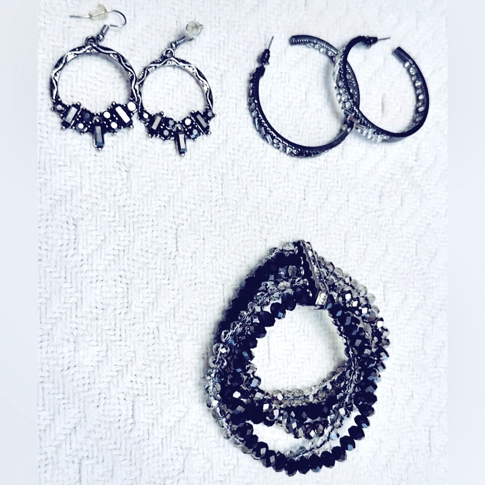 Like New Silver Tone and Black Jewelry Set
